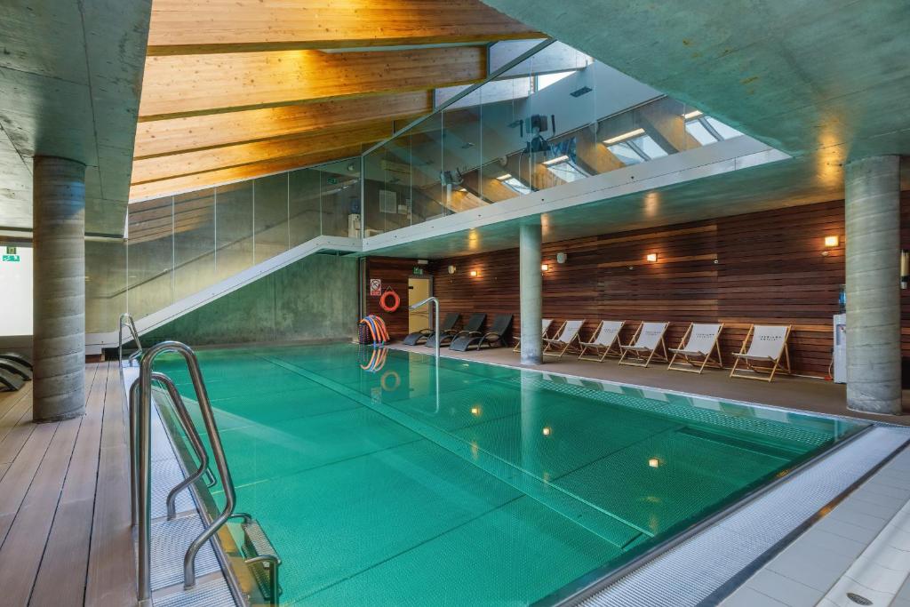 Basen Royal Tulip Sand Zdrojowa Mezzanine Hotel Room by Renters Kołobrzeg