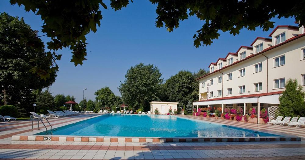Basen Zewnętrzny Hotel Ambasador Chojny Łódź