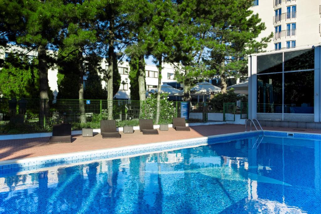 Basen Zewnętrzny Novotel Warszawa Airport Warszawa