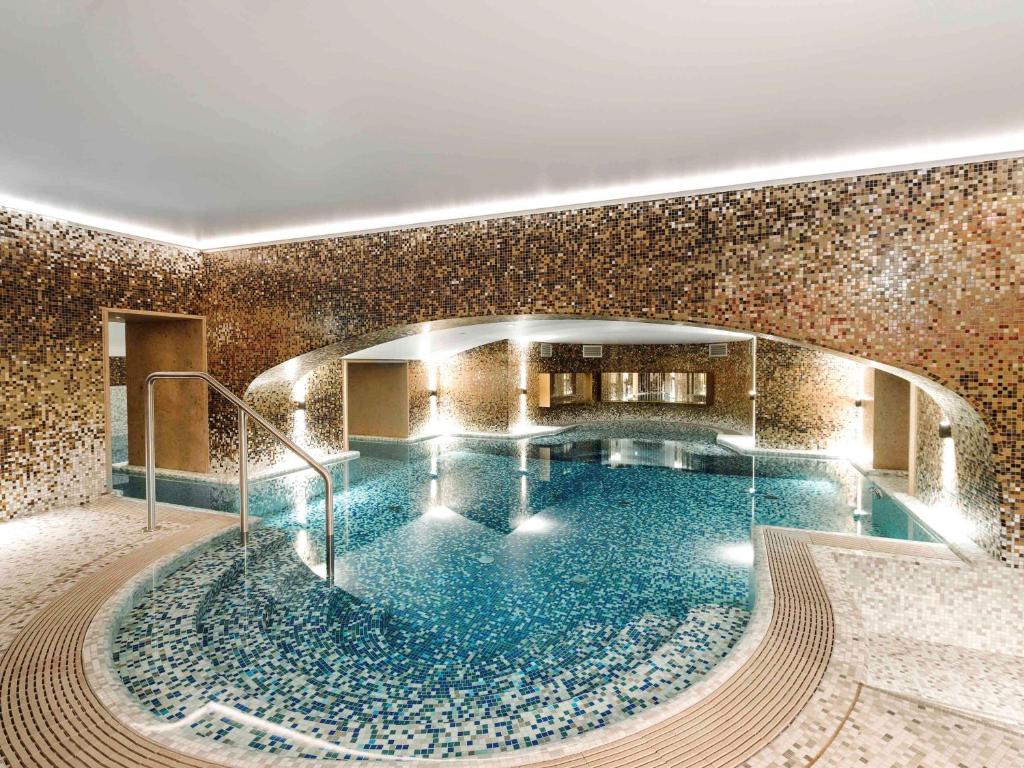 Kryty Basen Raffles Europejski Warsaw Warszawa
