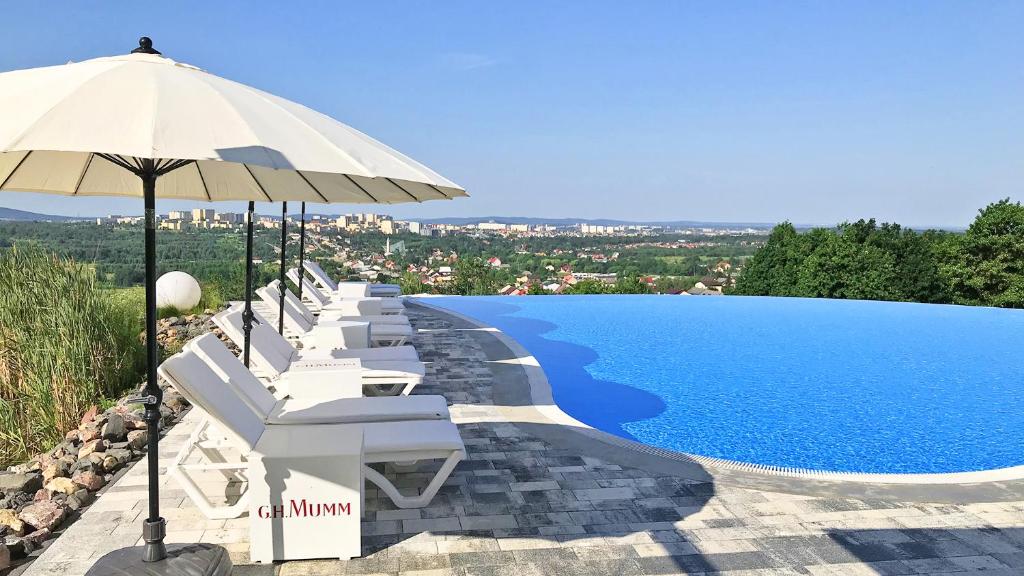 Odyssey ClubHotel Wellness&SPA Kielce z Basen Zewnętrzny