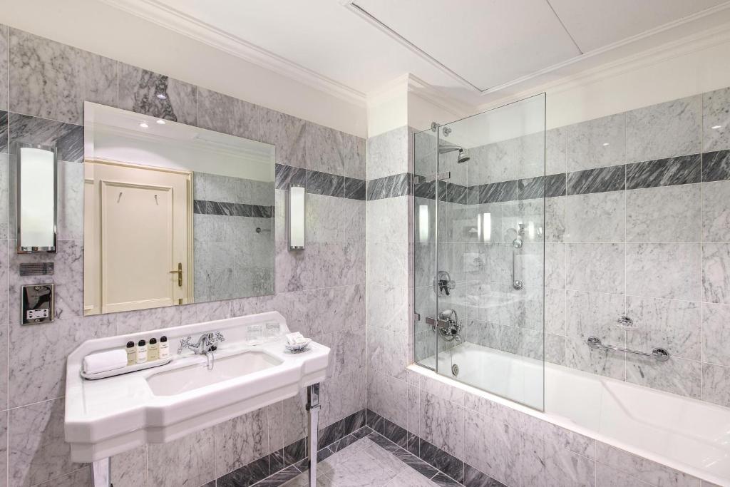Piękna łazienka Hotel Bristol, A Luxury Collection Hotel, Warsaw